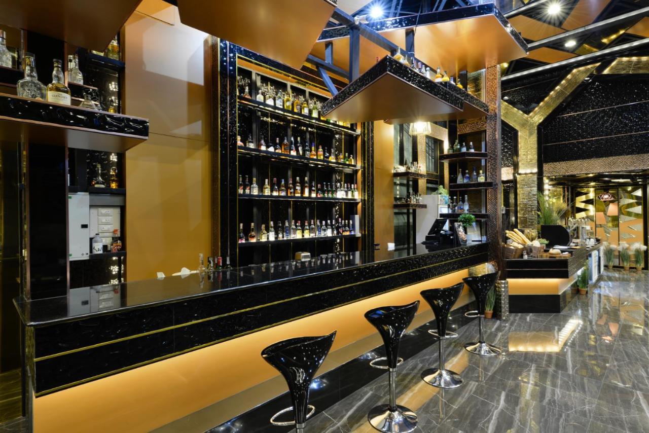 The Breton Hotel Media Bangkok Kültér fotó